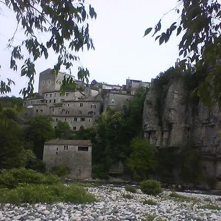 Le Passage De Vallon-Pont-dʼArc