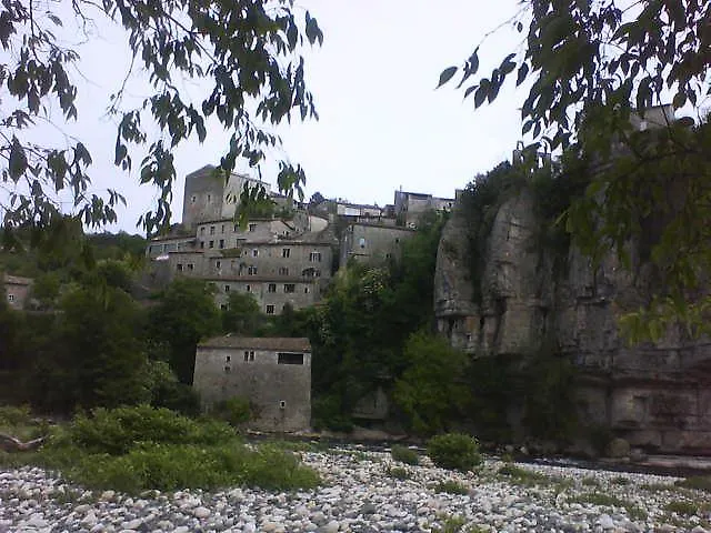 Le Passage De Vallon-Pont-dʼArc